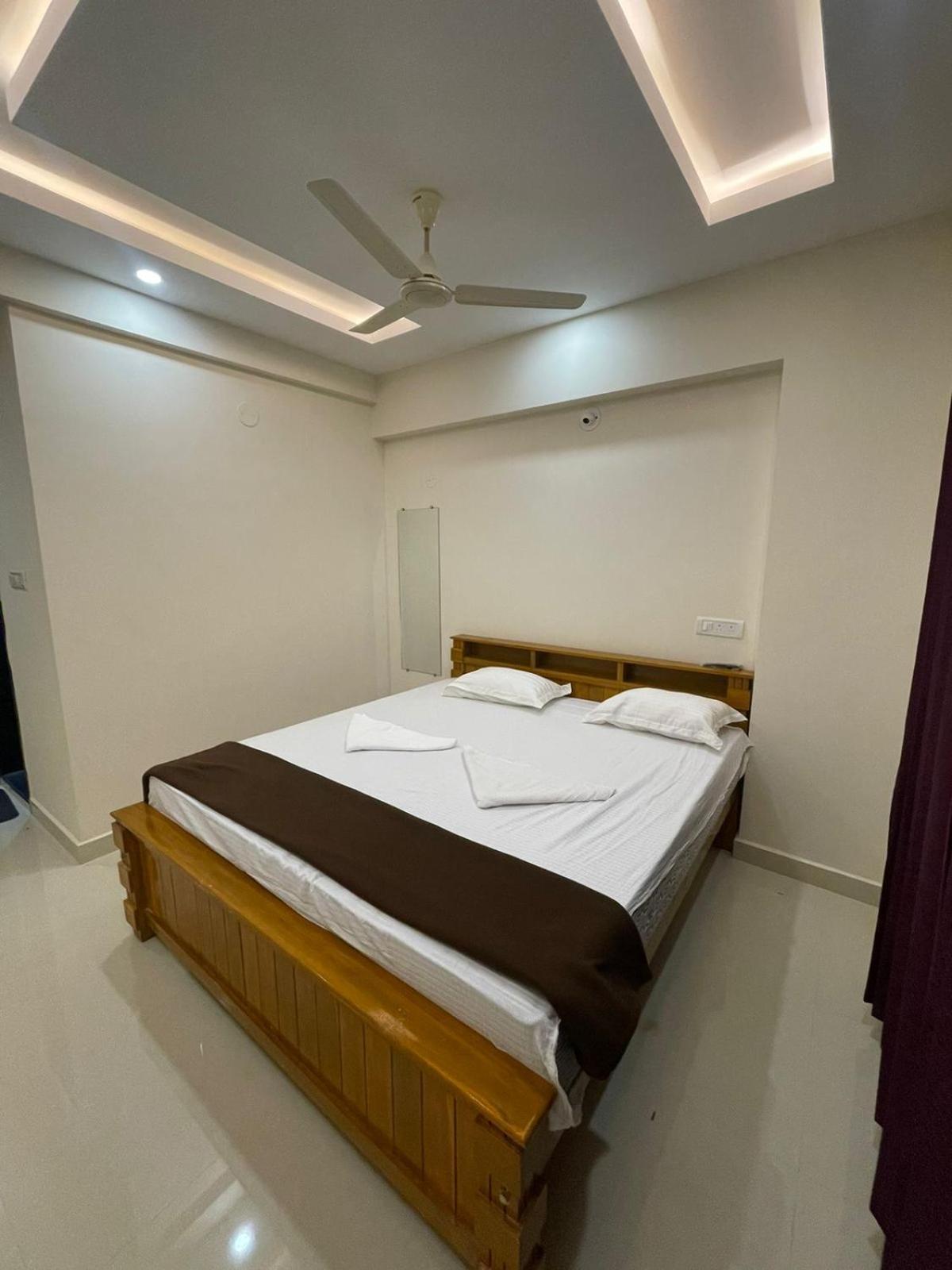 אודופי Hotel Radhma Residency מראה חיצוני תמונה