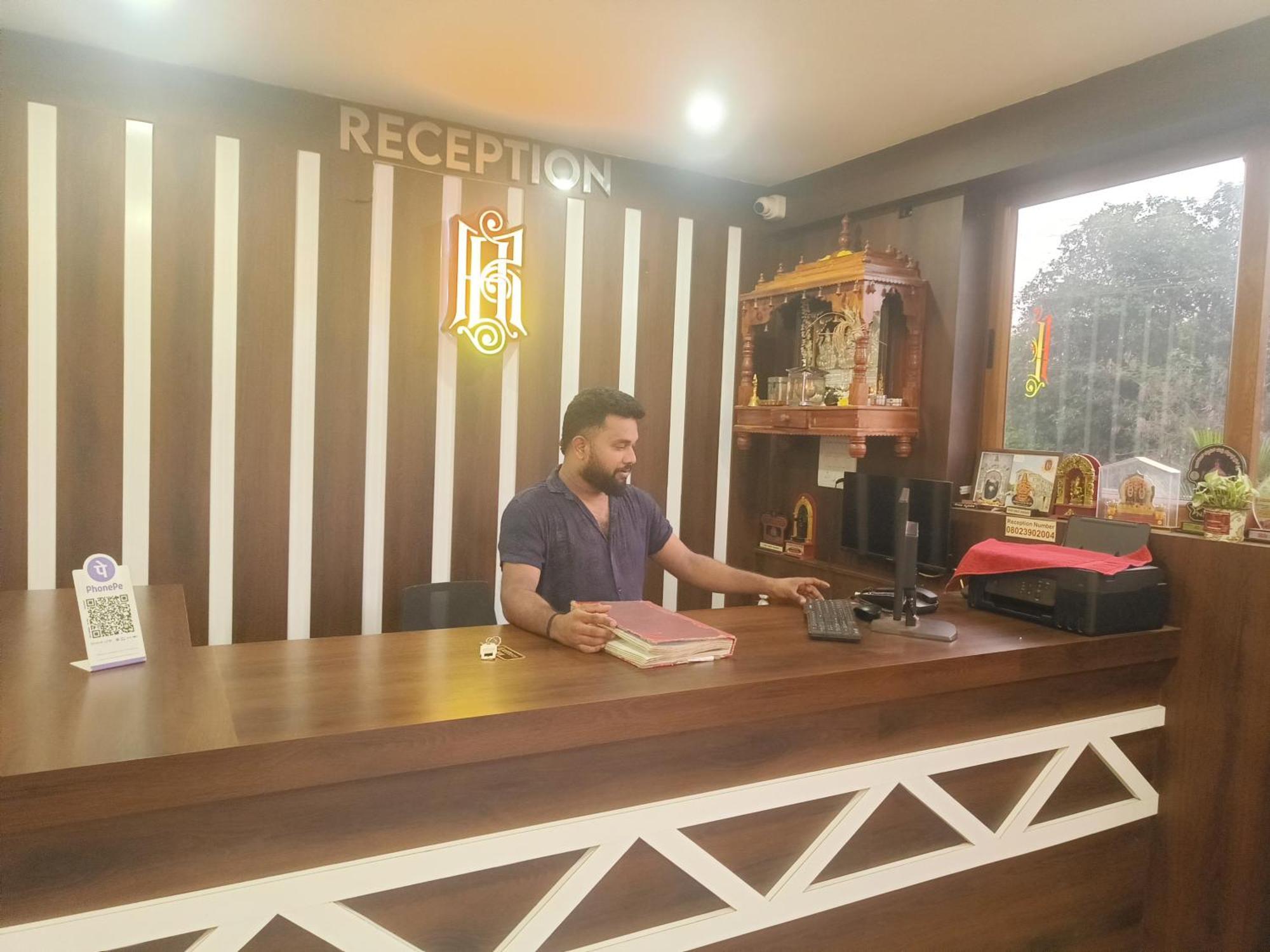 אודופי Hotel Radhma Residency מראה חיצוני תמונה