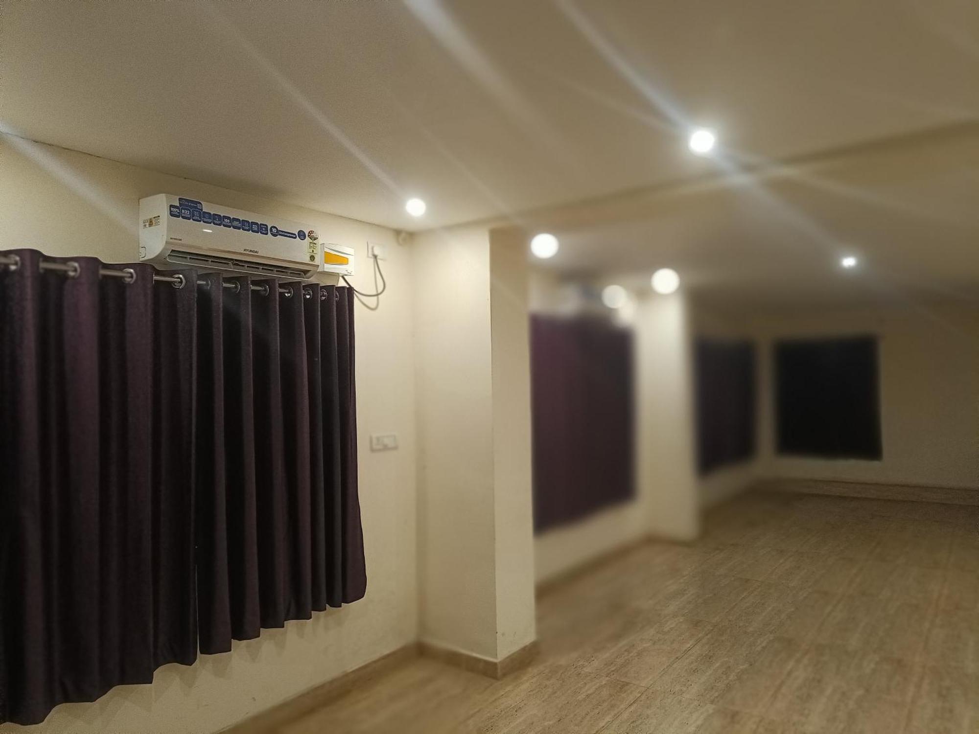 אודופי Hotel Radhma Residency מראה חיצוני תמונה